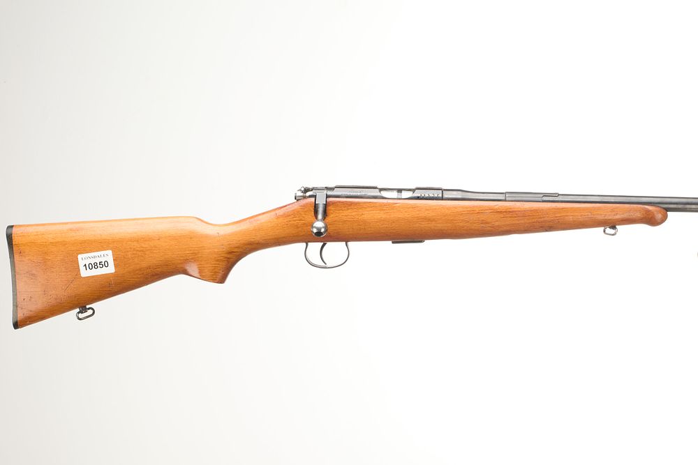Lot 361: MANSOURA A .22LR BOLT ACTION RIFLE Ser No 11962