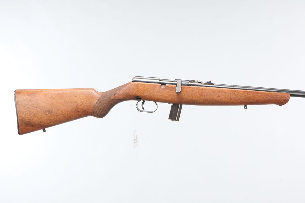 Lot 390: BERETTA A .22LR SEMI-AUTO RIFLE Ser No 19030