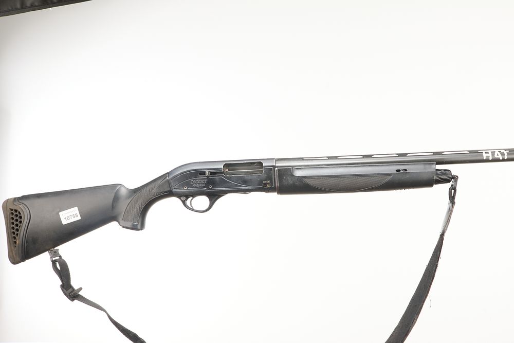 Lot 407: REMINGTON A .243 BOLT ACTION Ser No D6633002