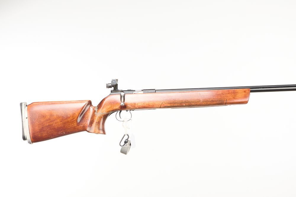 Lot 416: VOSTOCK A .22 BOLT ACTION TARGET RIFLE APERTURE REAR SIGHT TUNNEL FORESIGHT Ser No M1318