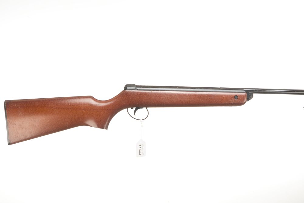 Lot 515: BSA A METEOR  .22 AIR RIFLE Ser No 23174