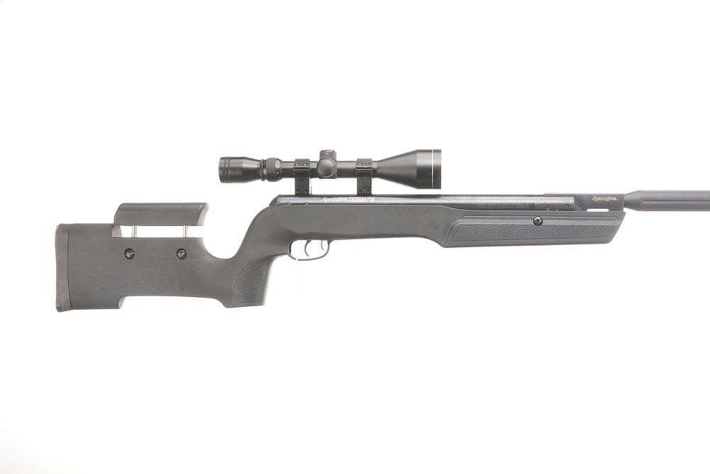 Lot 528: REMINGTON A Mod THUNDERCEPTOR .22 BREAK-ACTION AIR RIFLE WITH SCOPE NVSN