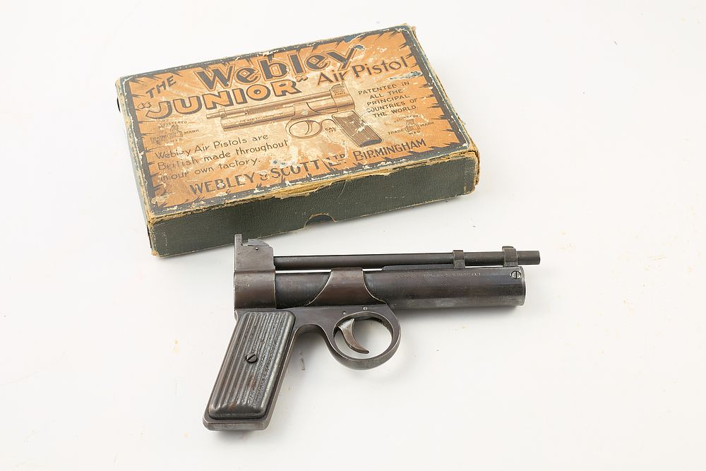 Lot 555: WEBLEY A Mod JUNIOR AIR PISTOL .177 Ser No J11822;