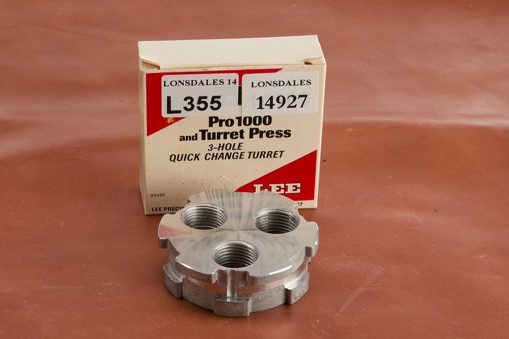 Lot 355: LEE PRO 1000 AND TURRET PRESS 3-HOLE QUICK CHANGE TURRET