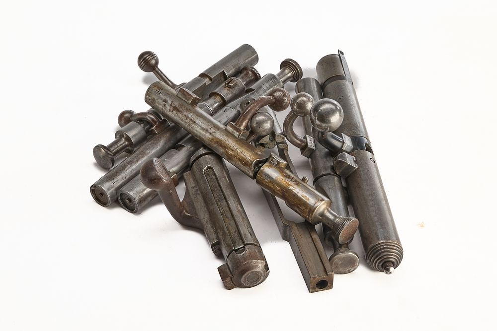 Lot 423: SINGLE BARREL .410 & 12-BORE SHOTGUN BOLTS