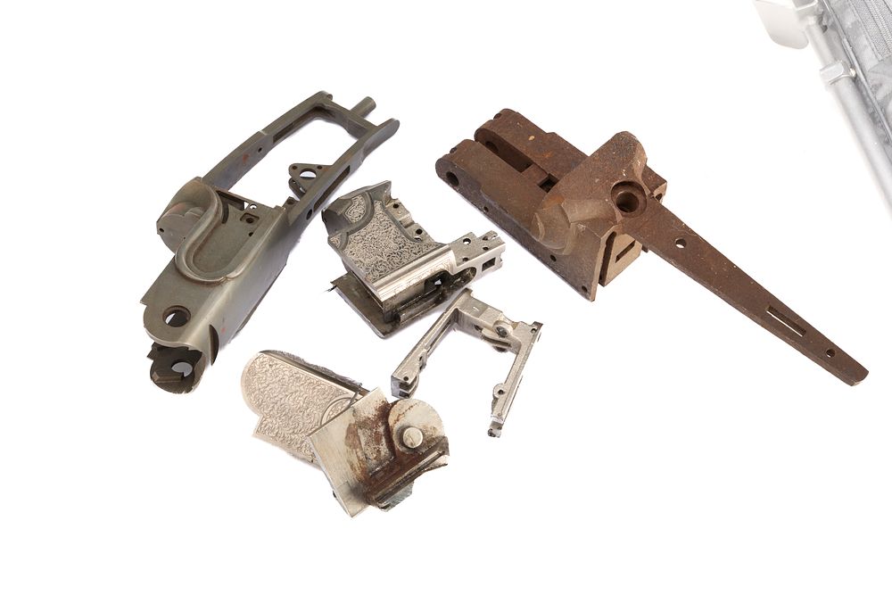 Lot 456: VARIOUS SHOTGUN PARTS