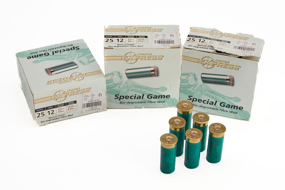 Lot 206: LYALVALE EXPRESS 12-BORE CARTRIDGES, 200 OF