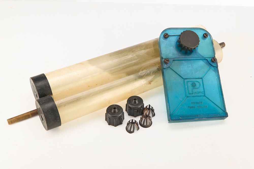 Lot 363: SHOTSHELL RELOADING CONTAINERS