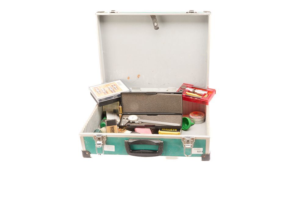Lot 349: FULL .243 RELOADING KIT including: callipers, bullets, dies, brass, bullets and associated paraphernalia