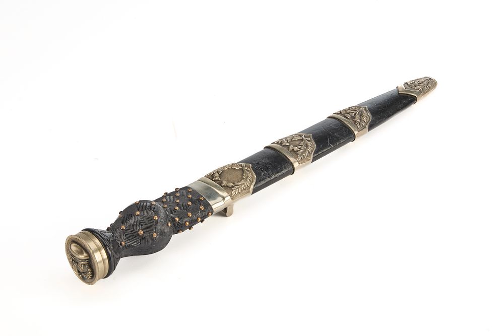 Lot 461: HIGHLAND PIPERS REGIMENTAL BELT DIRK