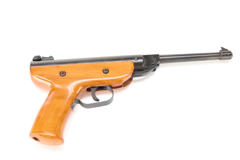 Lot 569: PIONEER A .177 BREAK BARREL AIR PISTOL Ser No 0213861