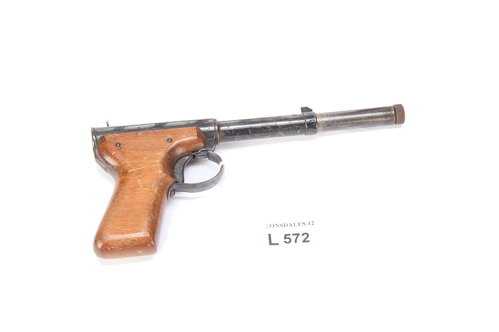 Lot 572: A BRITISH DIANA .177 Mod 2 AIR PISTOL CIRCA 1960