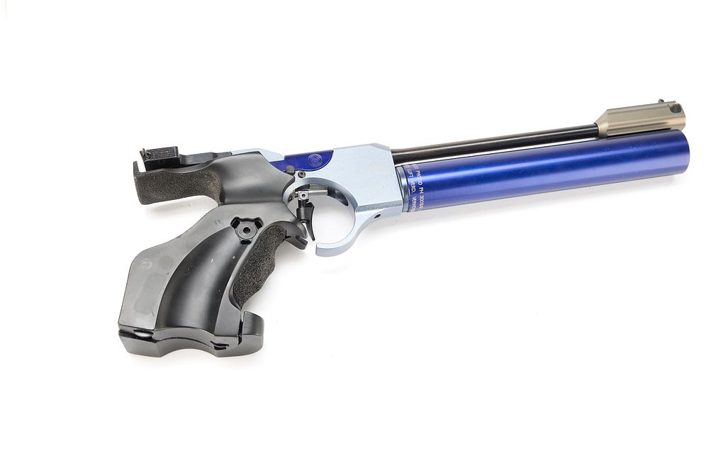 Lot 576: HAMMERLI A Mod AP40 TARGET MODEL  .177 AIR PISTOL PRE CHARGED PNEUMATIC Ser No 14341