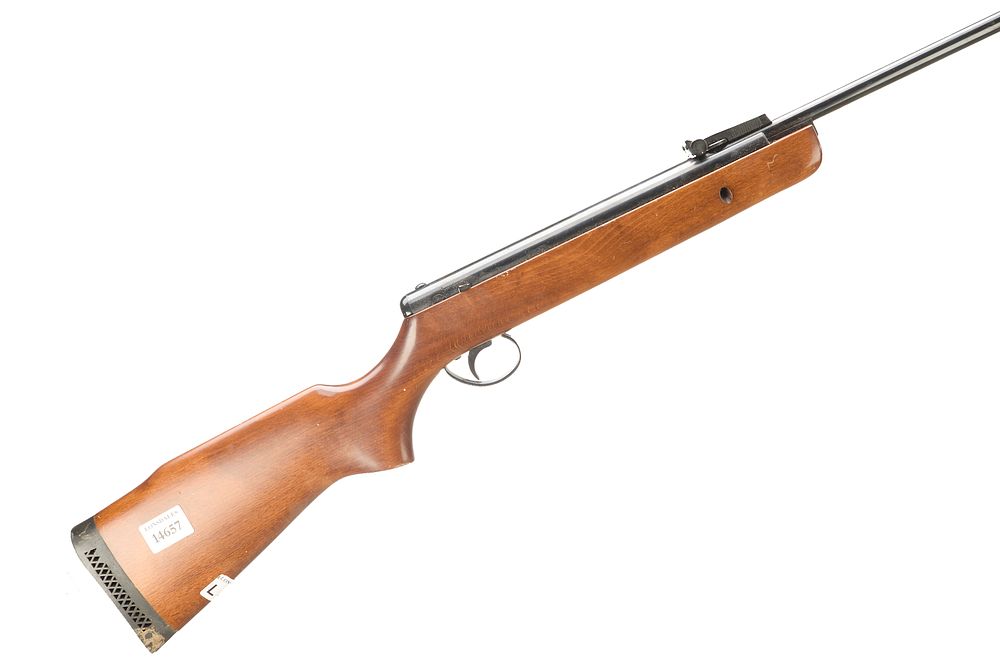 Lot 580: BSA A .22 BREAK BARREL AIR RIFLE Ser No DS29388