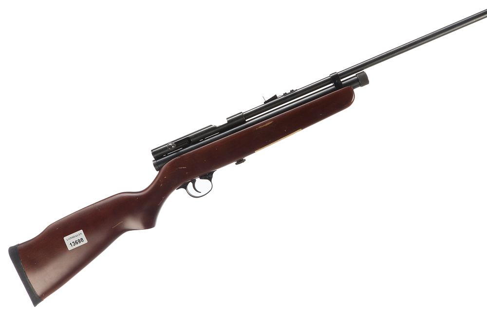 Lot 590: SMK A .22 CO2 AIR RIFLE WITH MODERATOR