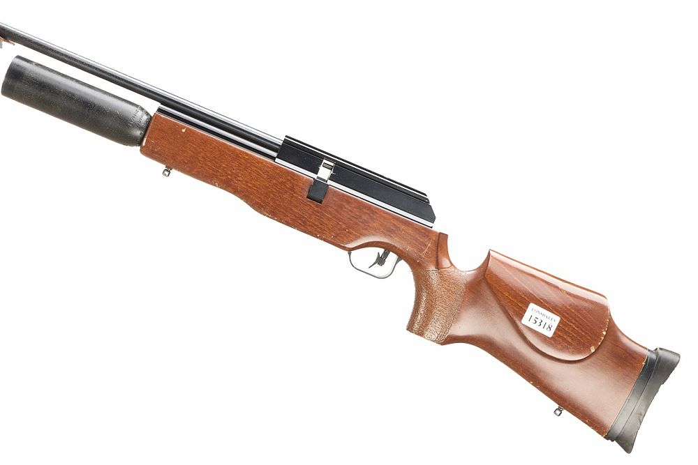 Lot 637: BSA A Mod SUPER 10 .22LR PRE-CHARGED PNEUMATIC AIR RIFLE Ser No DP04936