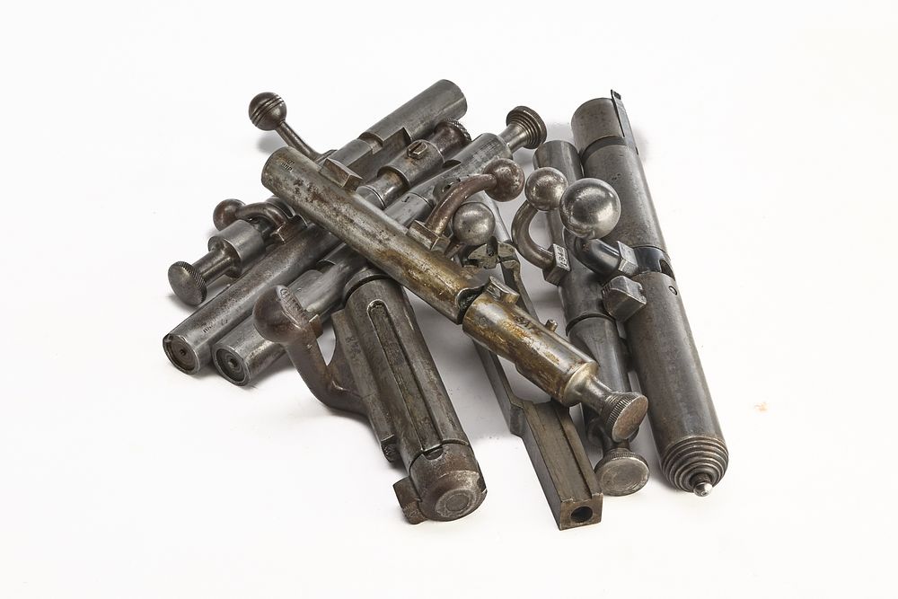 Lot 466: SINGLE BARREL .410 & 12-BORE SHOTGUN BOLTS;