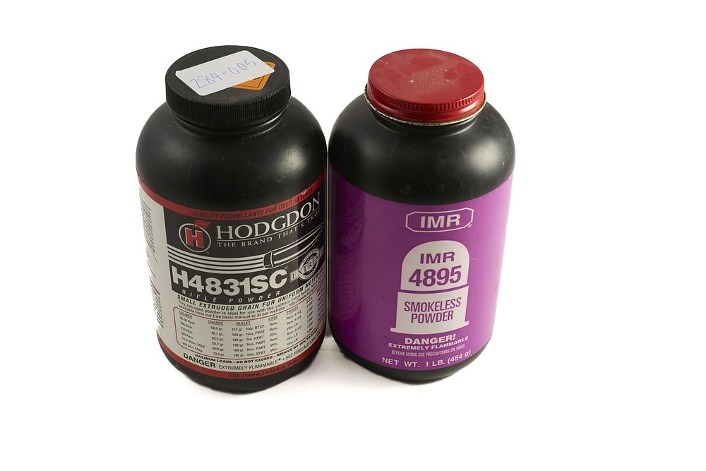 Lot 184: IMR 4895 SMOKELESS POWDER, 0.29kg AND HODGDON H4831SC RIFLE POWDER, 0.35kg;