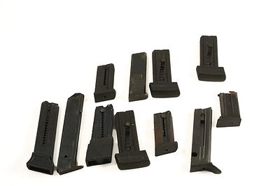 V ASSORTMENT OF .22 MAGAZINES
