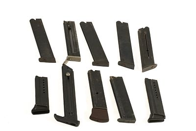V ASSORTMENT OF .22 MAGAZINES