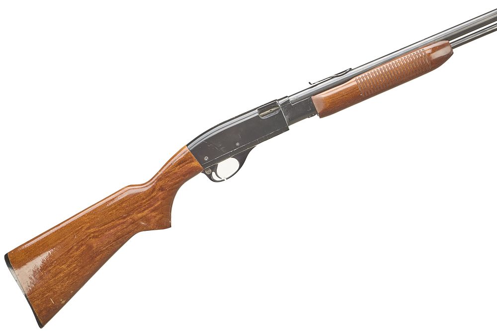 Lot 318: REMINGTON A Mod FIELD MASTER 572 .22LR PUMP ACTION Ser No 1893115;