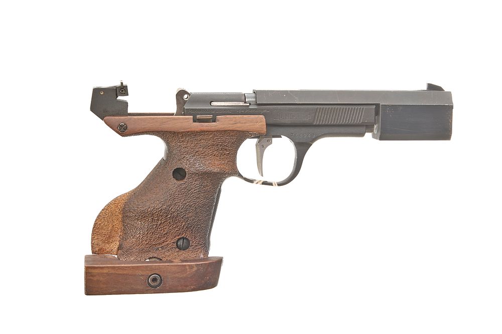 Lot 511: UNIQUE A Mod DES-69 .22 OLYMPIC SEMI-AUTO PISTOL Ser No 768949;
