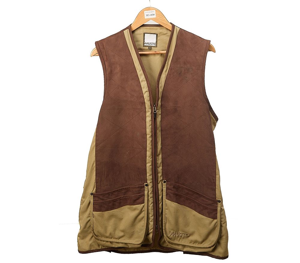 Lot 11: MUSTO SHOOTING GILET SIZE L;