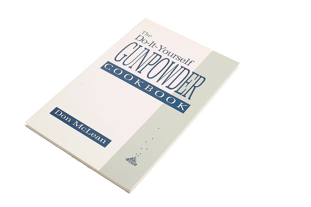 Lot 125: COLLECTION OF BOOKS;