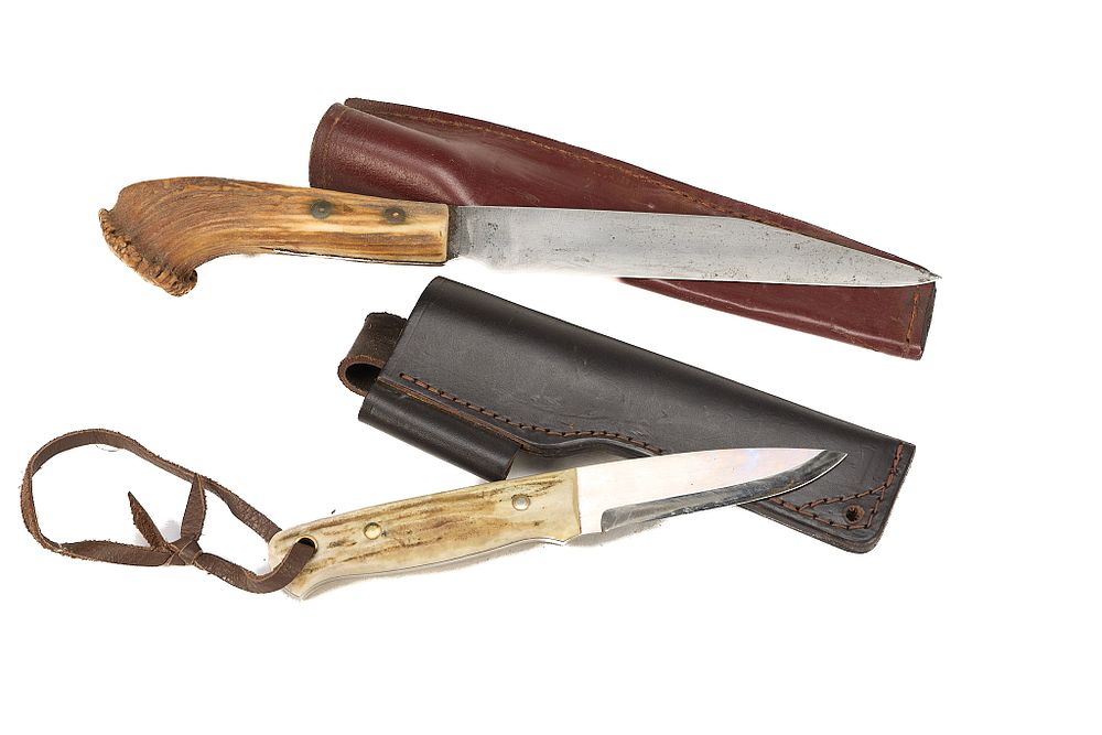 Lot 166: A PAIR OF HORN HANDLED FIELD KNIVES;