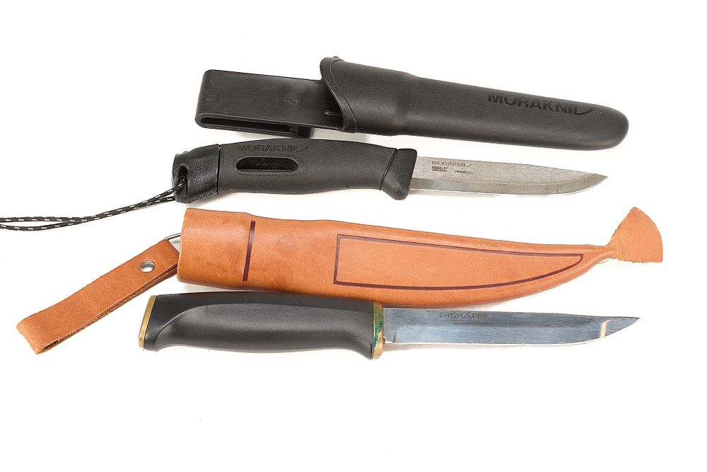 Lot 169: A SET OF TWO KNIVES;