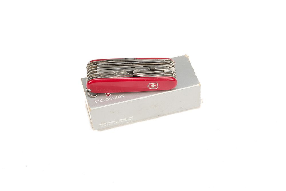 Lot 172: VICTORINOX CHAMP
