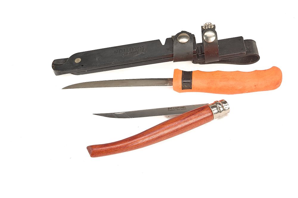 Lot 176: A PAIR OF FILLETING KNIVES