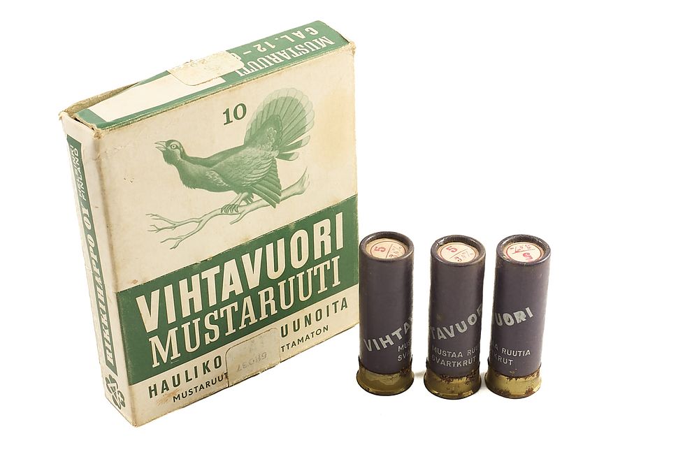 Lot 193: VIHTAVUORI 12-BORE 5 SHOT CARTRIDGES FOR 2 1/2", 3 OF;