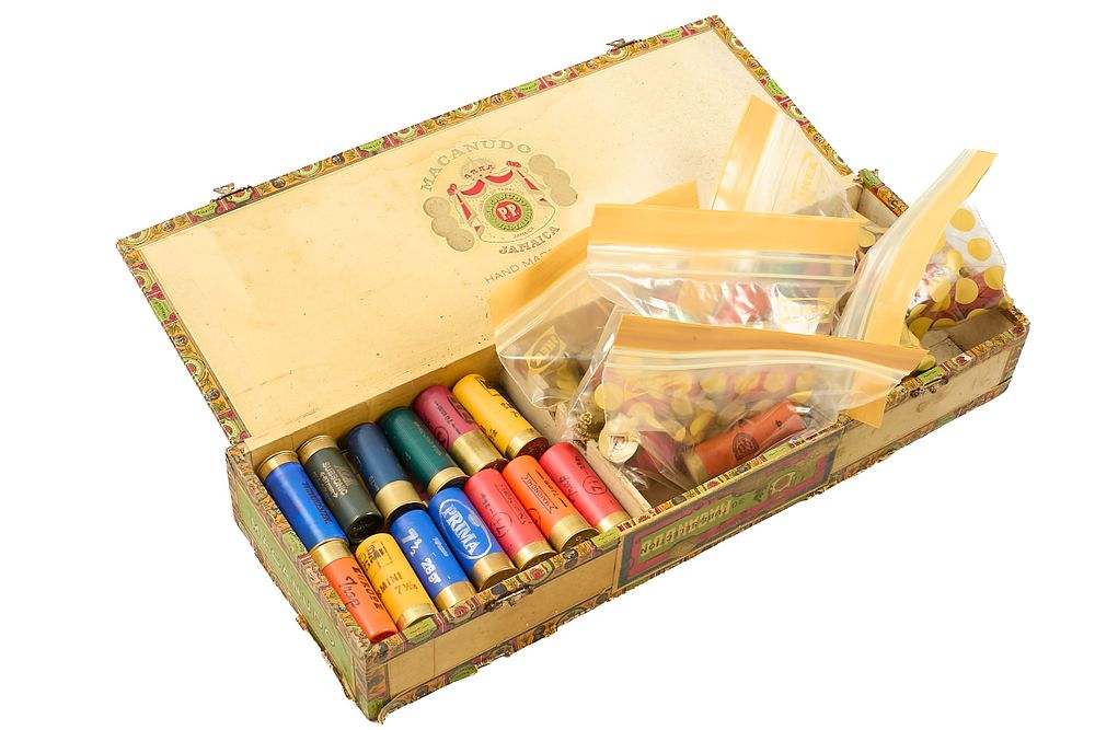 Lot 211: MIXED MANUFACTURERS SHOTGUN CARTRIDGES, TO INCLUDE PAPER, BRASS & PLASTIC, 12-BOR & .410;