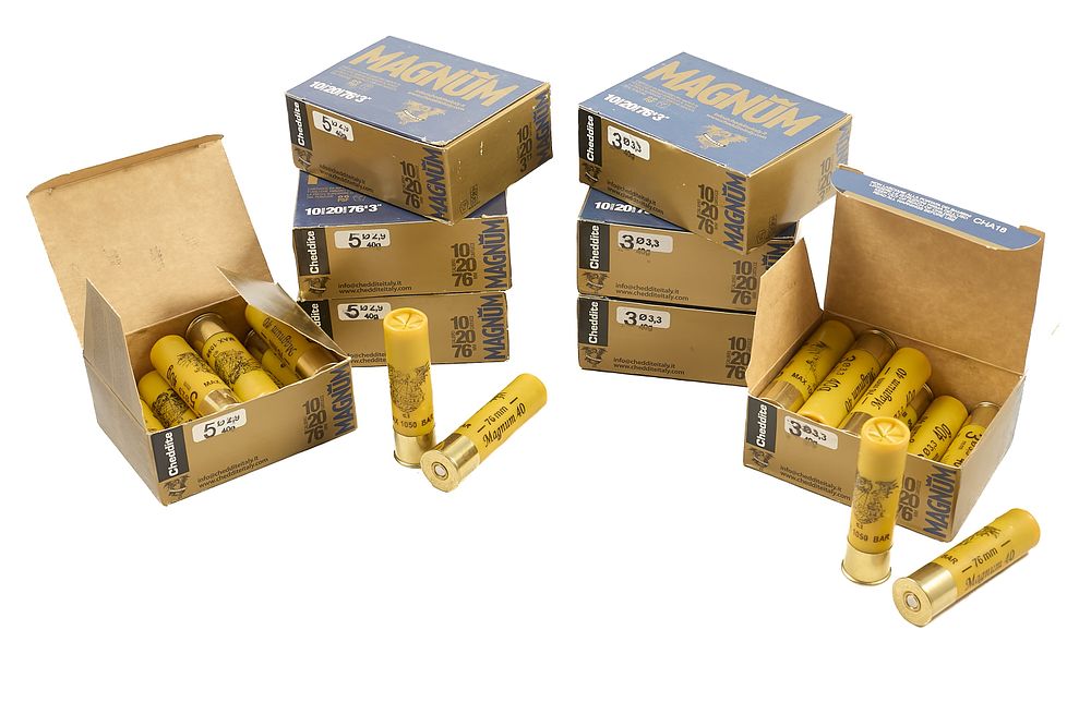 Lot 219: CHEDDITE MAGNUM 20-BORE 3 SHOT 40gr FOR 3", 80 OF;