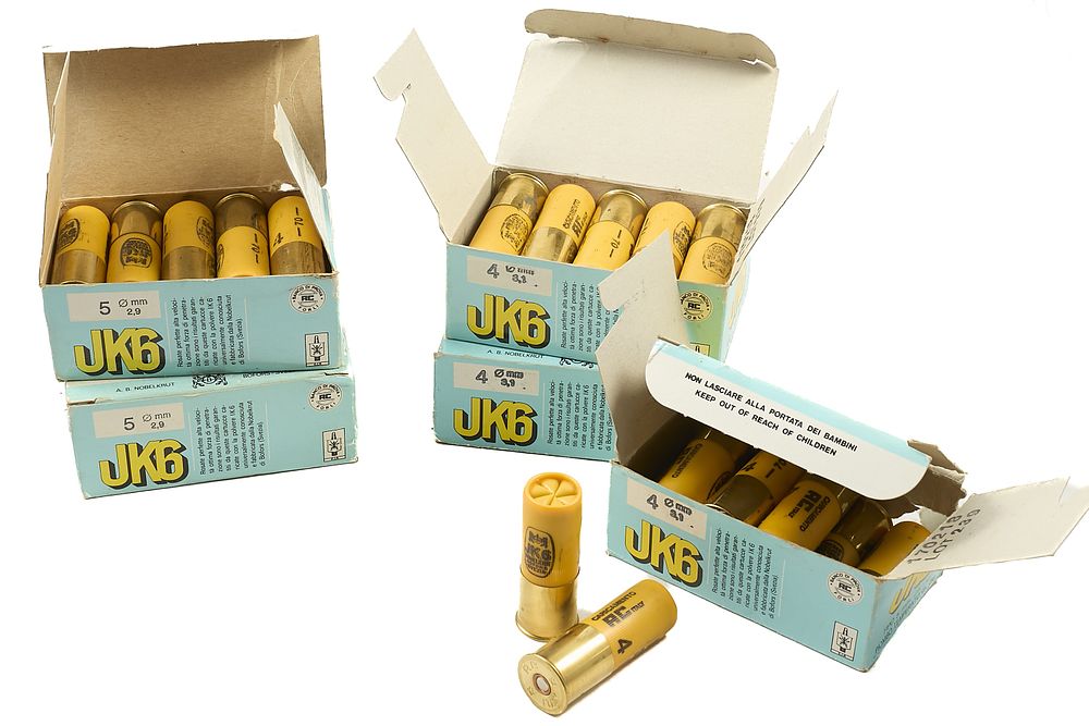 Lot 222: RC 12-BORE 4 SHOT 36gr CARTRIDGES FOR 2 3/4", 50 OF;