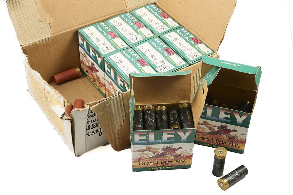 Lot 252: ELEY GRAND PRIX HV 12-BORE 5 Bi SHOT 32gr FIBRE WAD CARTRIDGES 2 1/2", 200 OF;