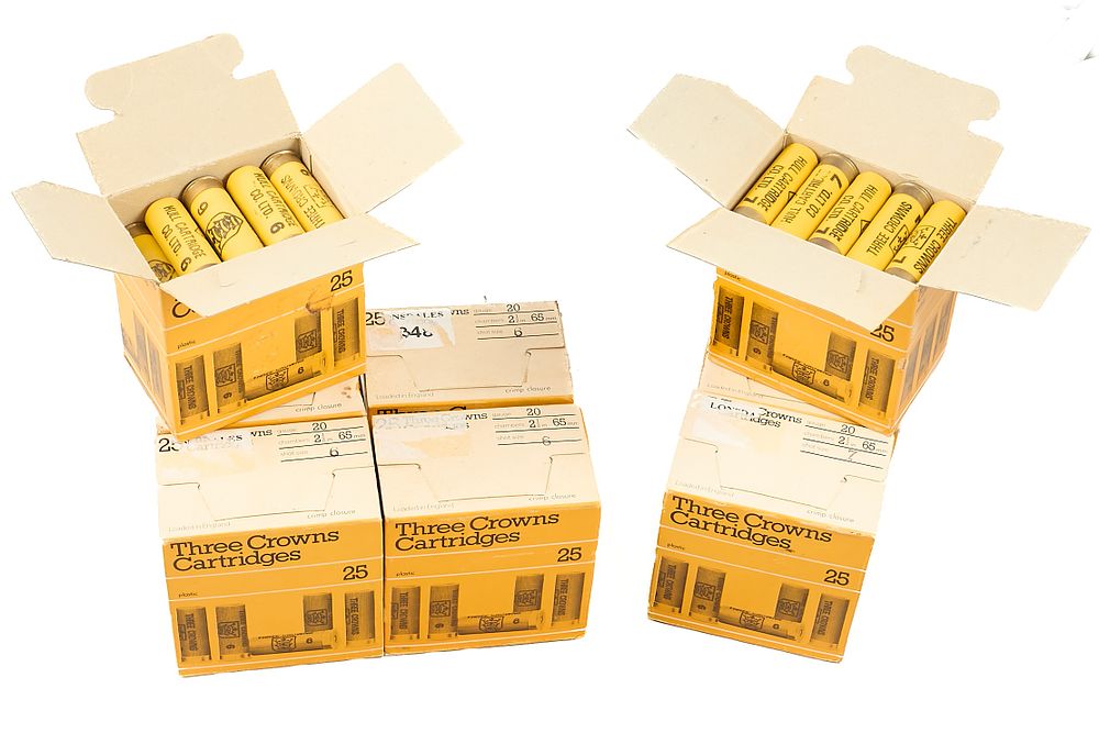 Lot 254: HULL CARTRIDGES THREE CROWNS 20-BORE 7 & 6 SHOT 2 1/2", 123 OF;