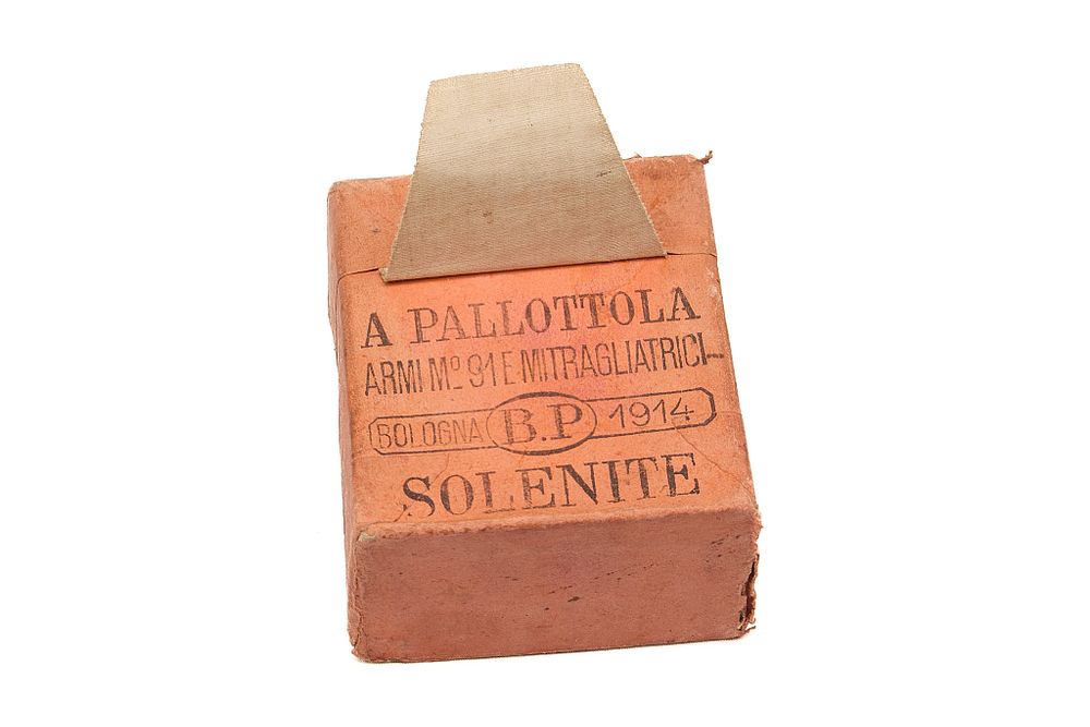 Lot 270: ITALIAN 6.5 CARCANO SEALED AND DATED 1914;