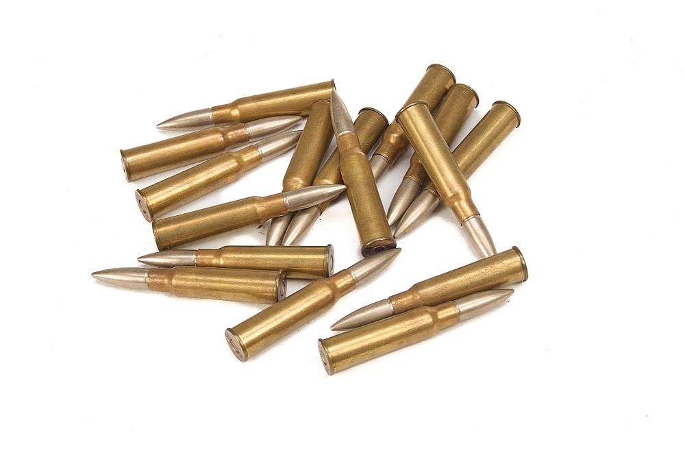 Lot 290a: KYNOCH 8MM SIAMESE MAUSER CARTRIDGES, 16 OF;