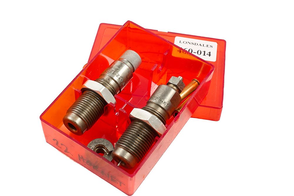 Lot 376: LEE .22 HORNET DIE SET;