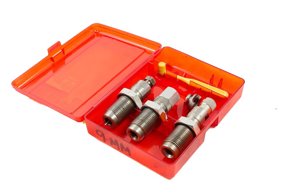 Lot 379: LEE 9MM THREE DIE SET;