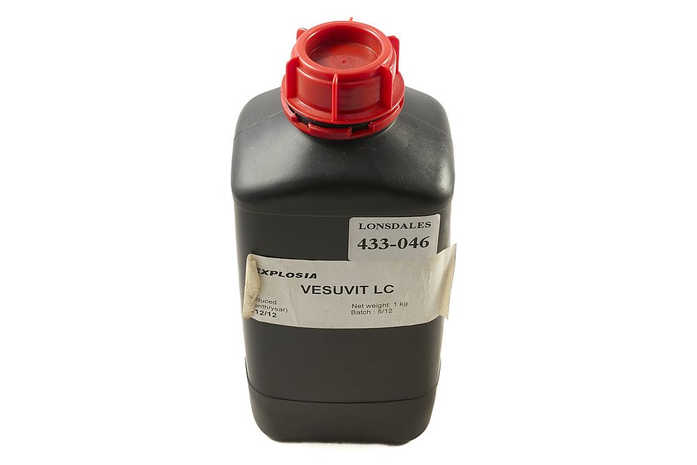 Lot 498: EXPLOSIA VESUVIT LC 1.08KG INCLUDING BOTTLE, SO PRESUMABLY UNUSED;