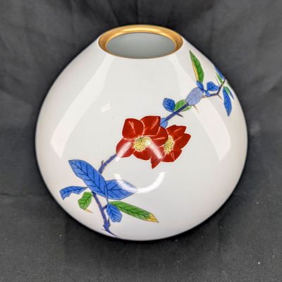 Koransha Arita Ware Vase, Camellia Pattern. Porcelain vase with painted flower details and a