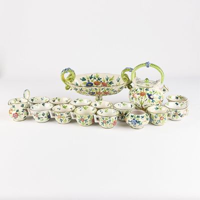 16 Pcs Italian Majolica Pottery Tea Set. Italian maiolica floral hand-painted ceramic tea set 