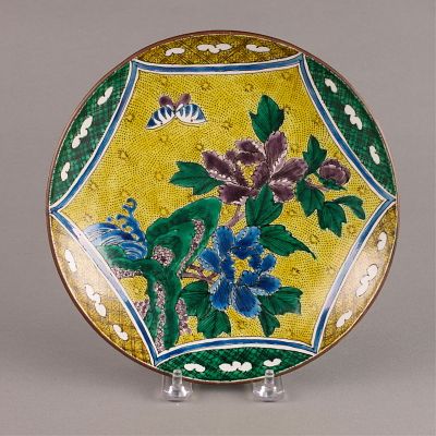 Japanese Kutani Porcelain Peony & Butterfly Plate. Japanese ko-kutani yoshidaya ware porcelain 