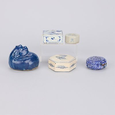 5 Korean B&W Ceramic Water Droppers. Group of five Korean Joseon dynasty style blue and white 