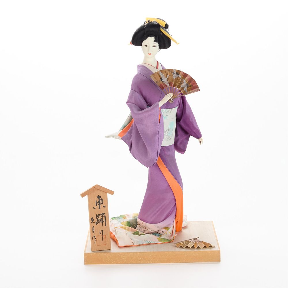 Lot 274: Japanese Dancing Geisha Maiko Doll Figure