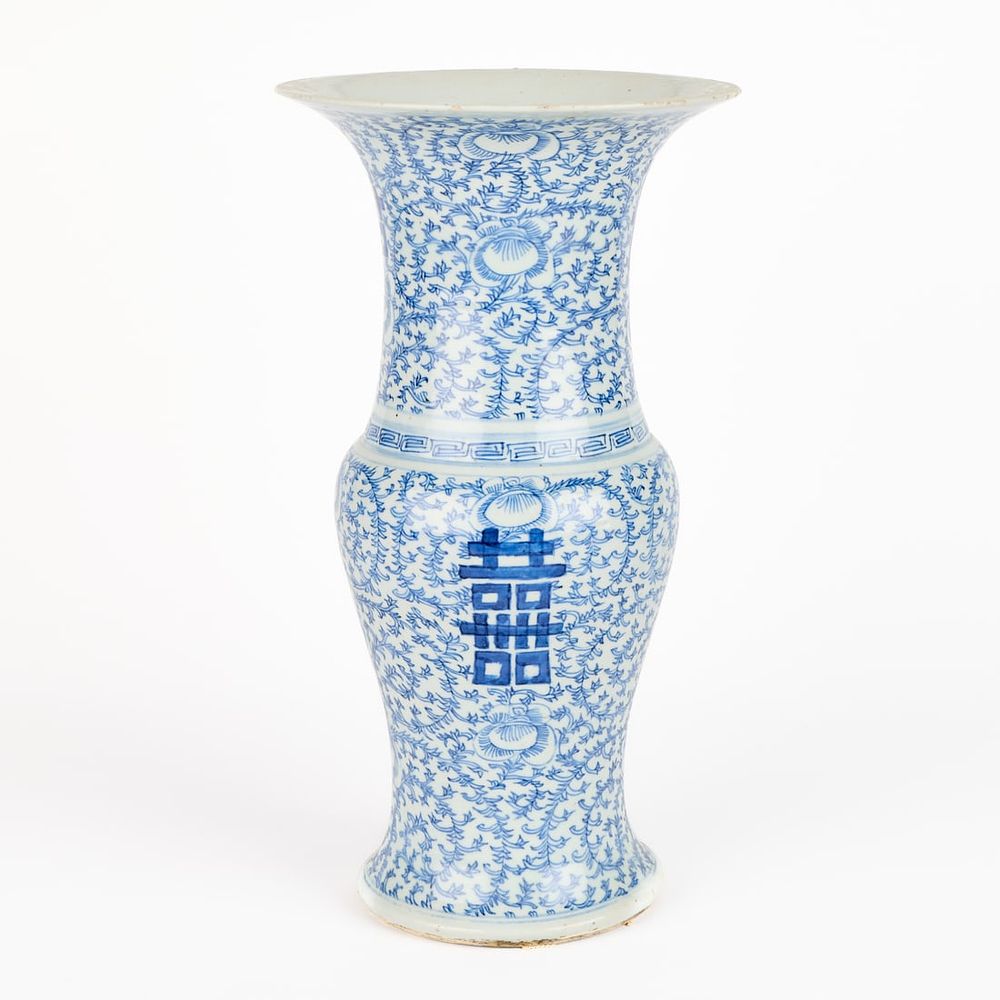 Lot 290: Large Chinese Blue & White Porcelain Vase