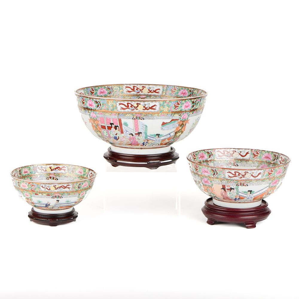 Lot 292: Set of 3 Chinese Porcelain Nesting Bowls